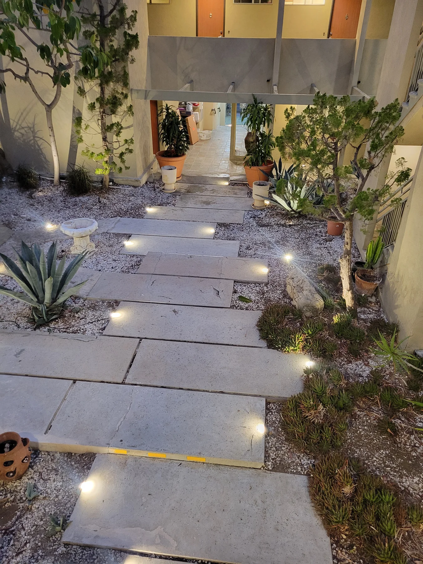 Outdoor pathway lighting