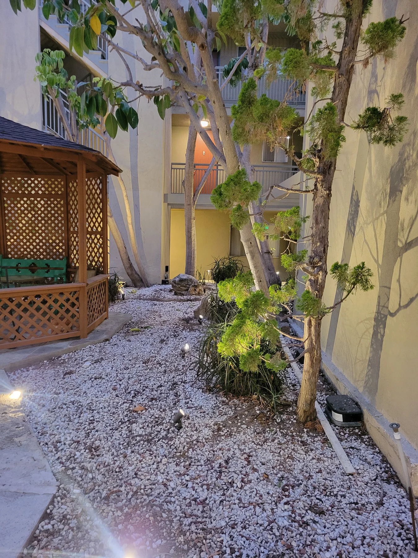 Exterior building lighting